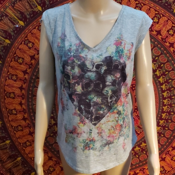 Decree skull heart V-neck size XL - Picture 1 of 5